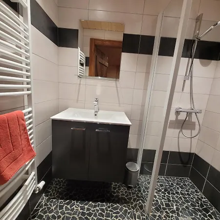 Des Cyclistes Apartment *